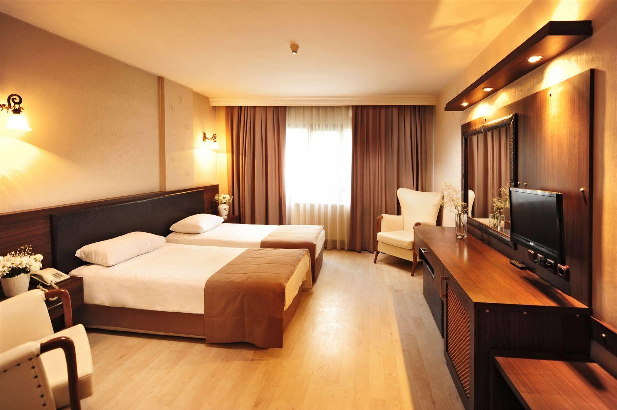 Uestuen Hotel Alsancak İzmir Buitenkant foto