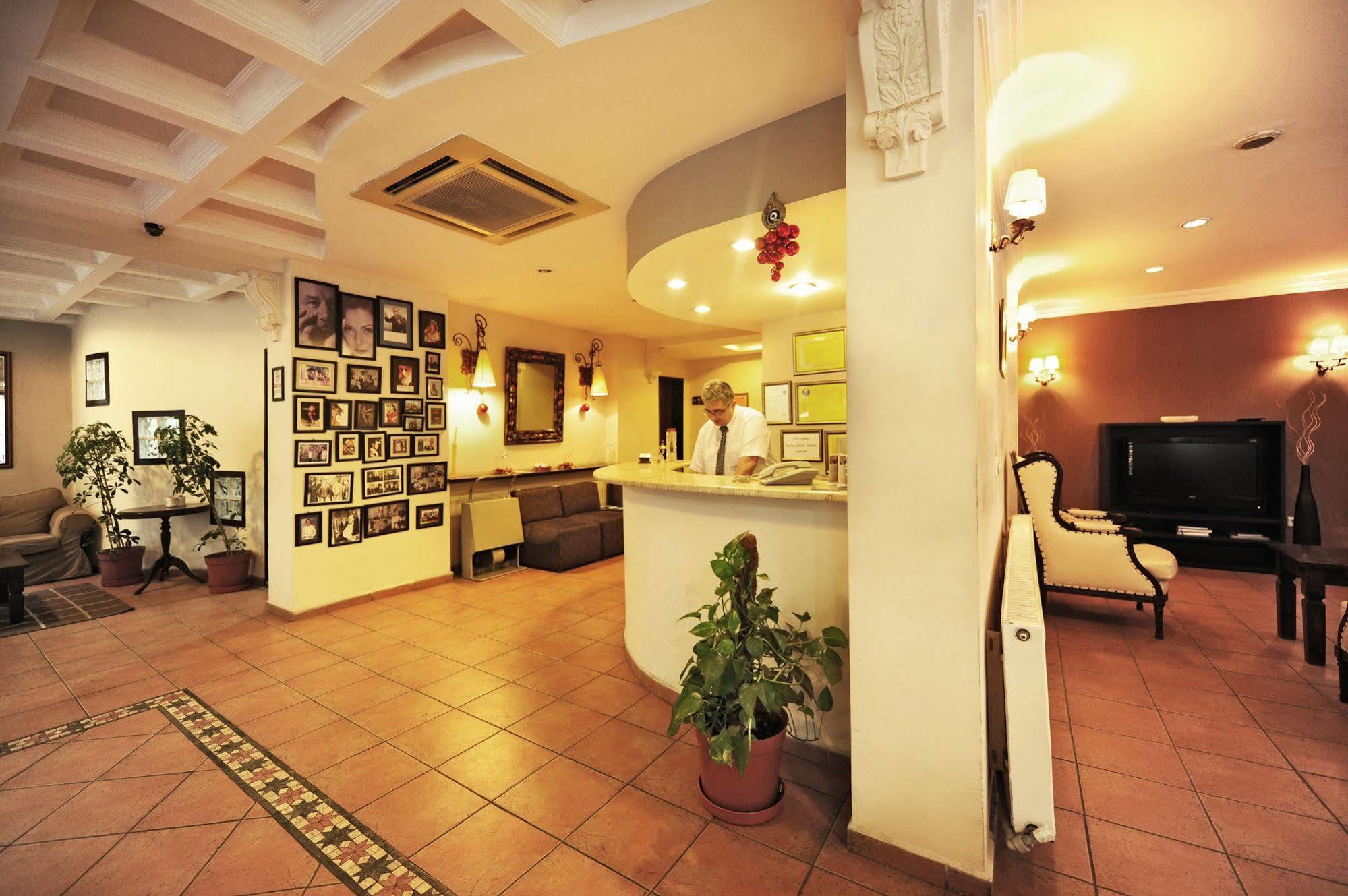 Uestuen Hotel Alsancak İzmir Buitenkant foto