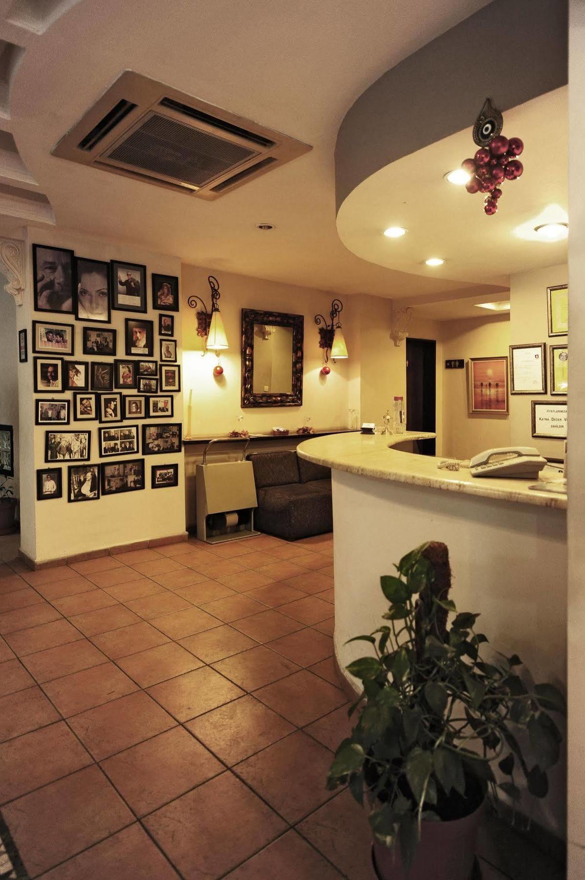 Uestuen Hotel Alsancak İzmir Buitenkant foto