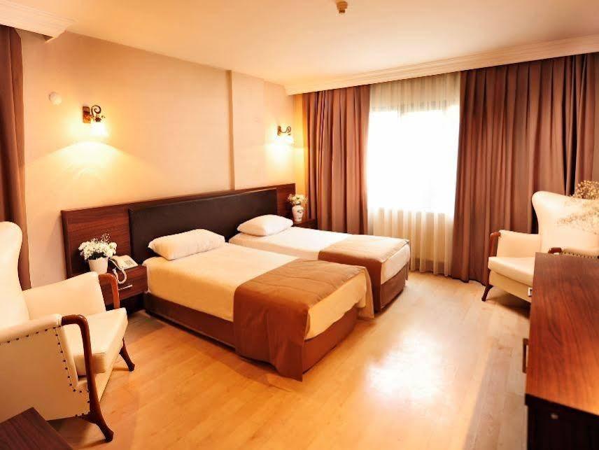 Uestuen Hotel Alsancak İzmir Buitenkant foto