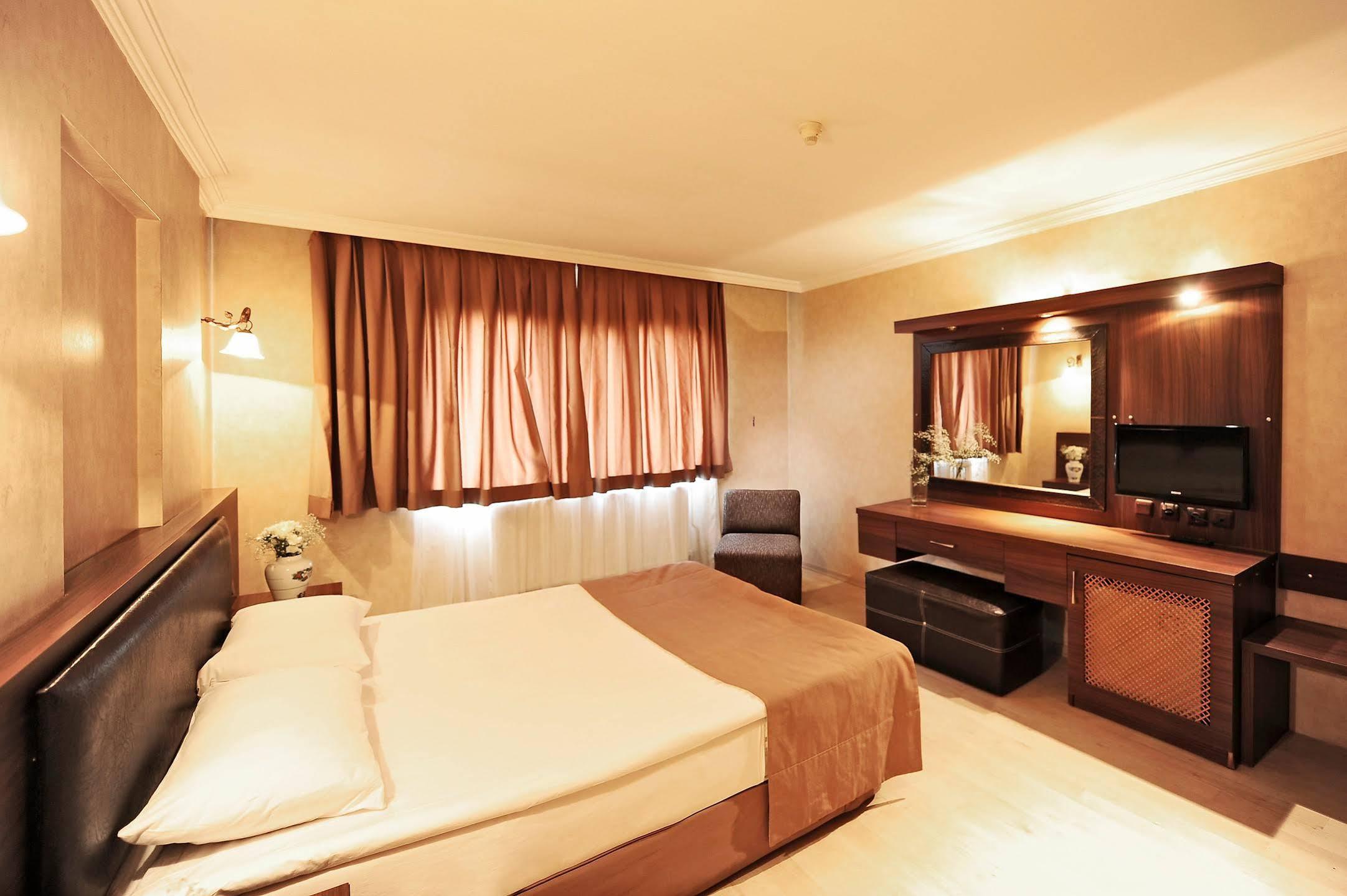 Uestuen Hotel Alsancak İzmir Buitenkant foto